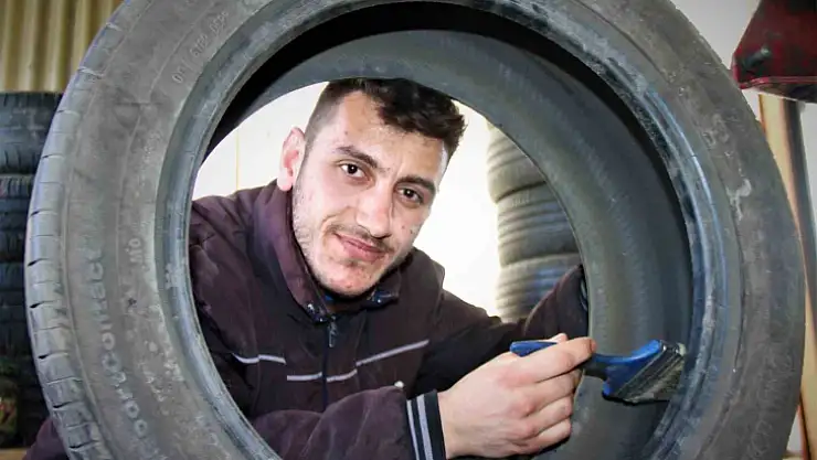Oto lastikçilerde değişim yoğunluğu yaşanıyor