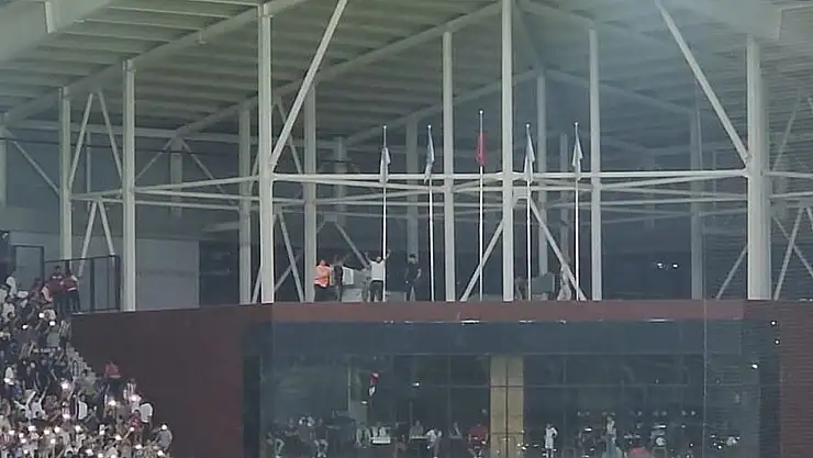 Vanspor Bayrağını İndiren ve Yan Hakemi Yaralayan Şahıslar Yakalandı