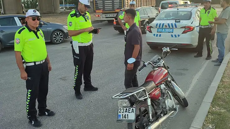 Yatarak motosiklet süren sürücüye ceza