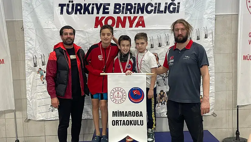 Elazığ İl Özel idaresi yüzme takımından büyük başarı Alp Eren Güler Türkiye ikincisi oldu