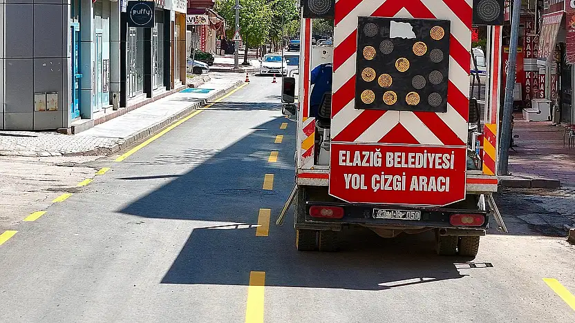 Elazığ Belediyesi tarafından, asfaltlanan yolların çizgileri çekildi