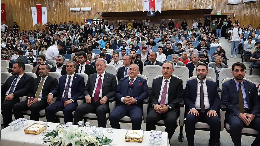 Fırat üniversitesinin 50. Yıl buluşmaları etkinlikleri kapsamında 'Türkiye'nin güvenlik politikaları' konulu konferans düzenlendi
