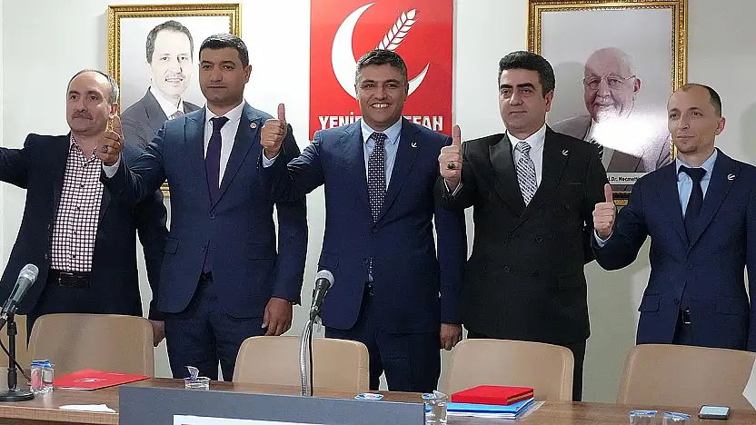 Yeniden Refah Partisi Elazığ Merkez İlçe Başkanlığı'nda Devir Teslim Töreni Gerçekleştirildi